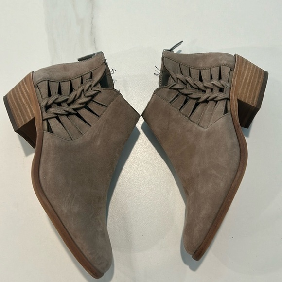 Western Cowgirl Grey Almond Pointed Toe Cut Out Side Braided Ankle Boots - Picture 2 of 9